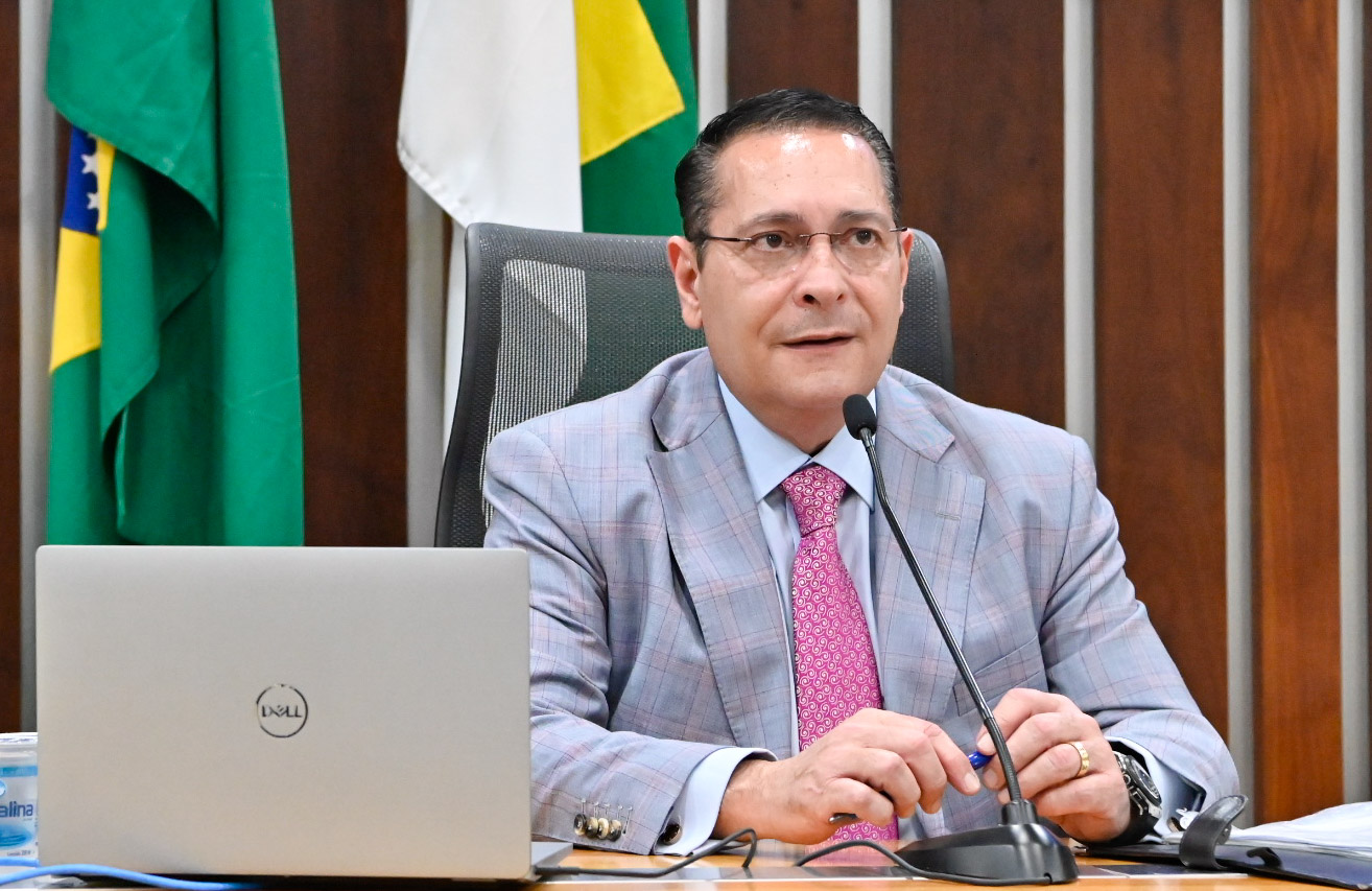 EZEQUIEL CONFIRMA ELEIÇÃO INDIRETA COM VOTO ABERTO E NÃO DESCARTA ASSUMIR GOVERNO APÓS SAÍDAS DE FÁTIMA E WALTER