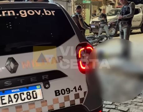 ADOLESCENTE DE 16 ANOS É MORTO A TIROS E CRIANÇA DE 5 ANOS FICA FERIDA DURANTE TIROTEIO NO BOM PASTOR, EM NATAL