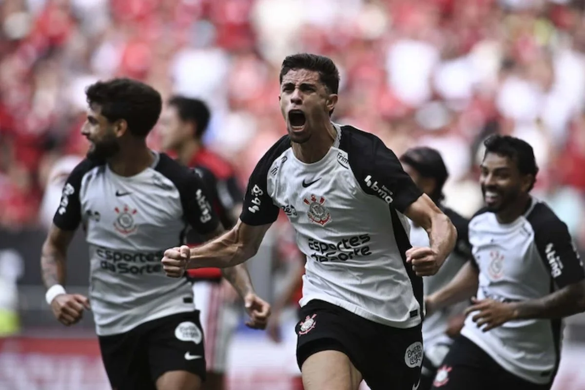 CORINTHIANS VENCE FLAMENGO E É BICAMPEÃO DA SUPERCOPA REI