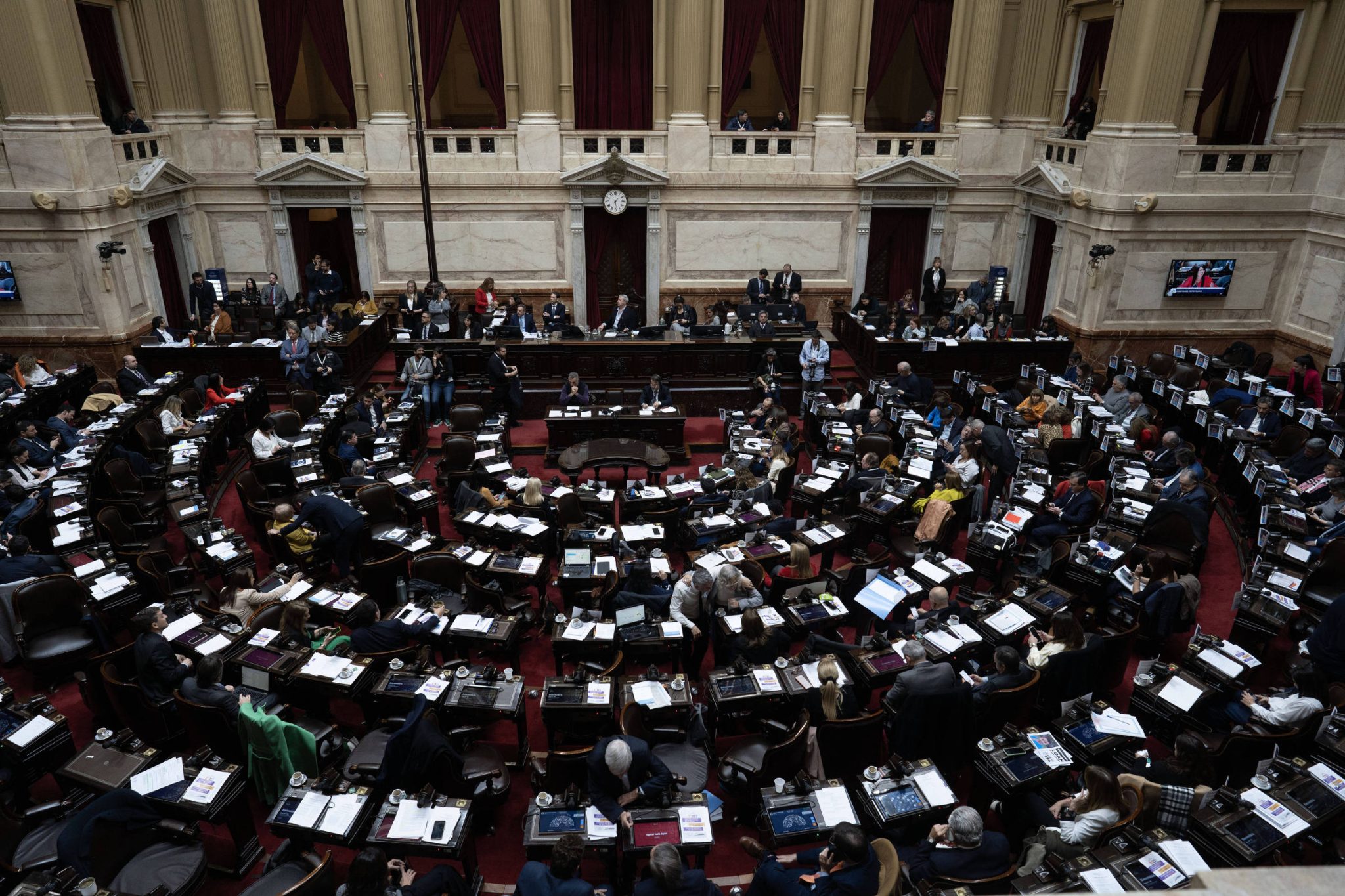 CÂMARA DA ARGENTINA APROVA REDUÇÃO DA IDADE MÍNIMA PARA PUNIÇÃO, PARA 14 ANOS