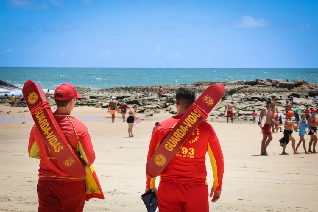 BOMBEIROS: CARNAVAL TERMINA SEM MORTES POR AFOGAMENTO E COM 30 RESGATES NO LITORAL DO RN