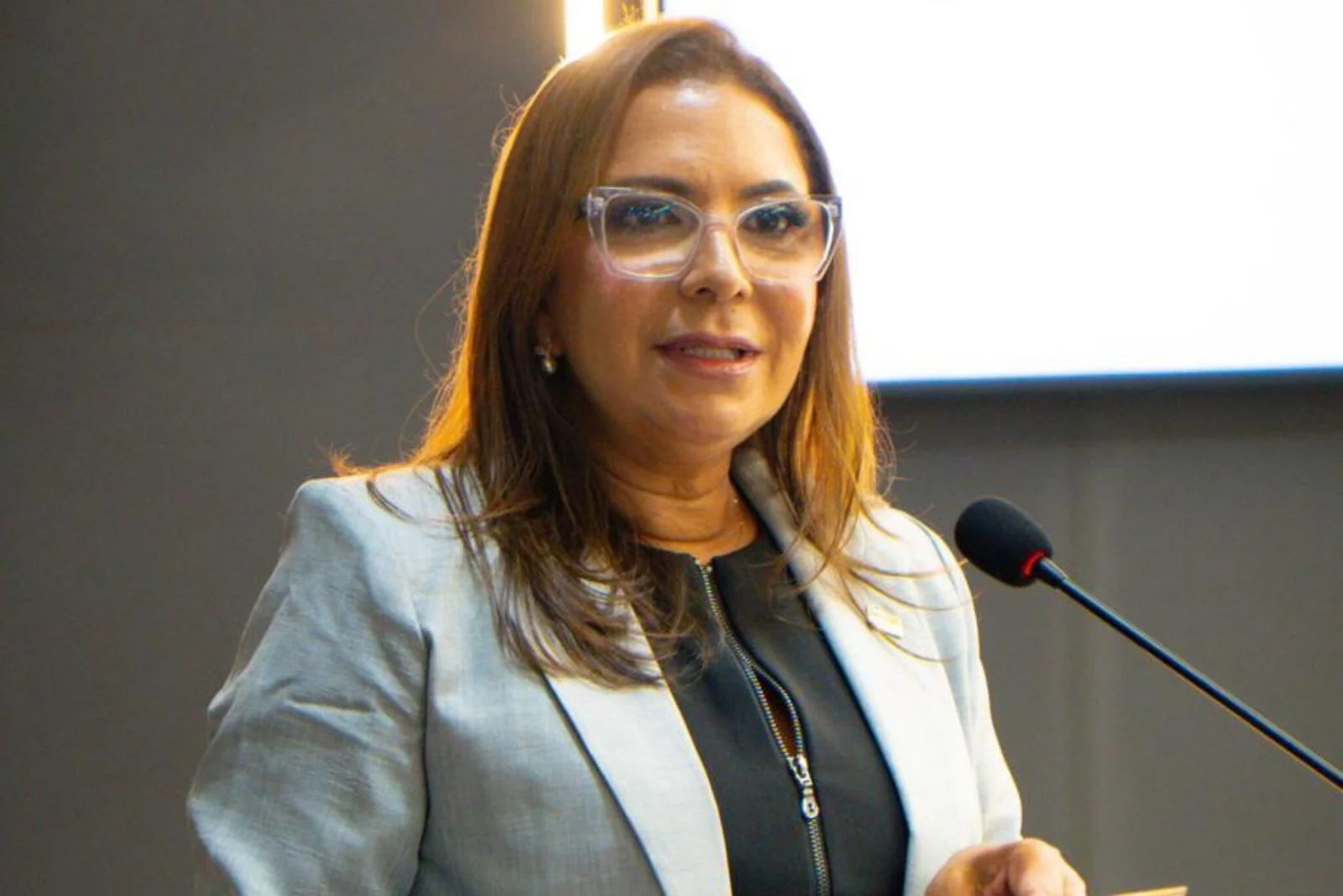 PREFEITA DE GOIANINHA ANUNCIA CONCURSO PÚBLICO PARA 2026 COM 366 VAGAS