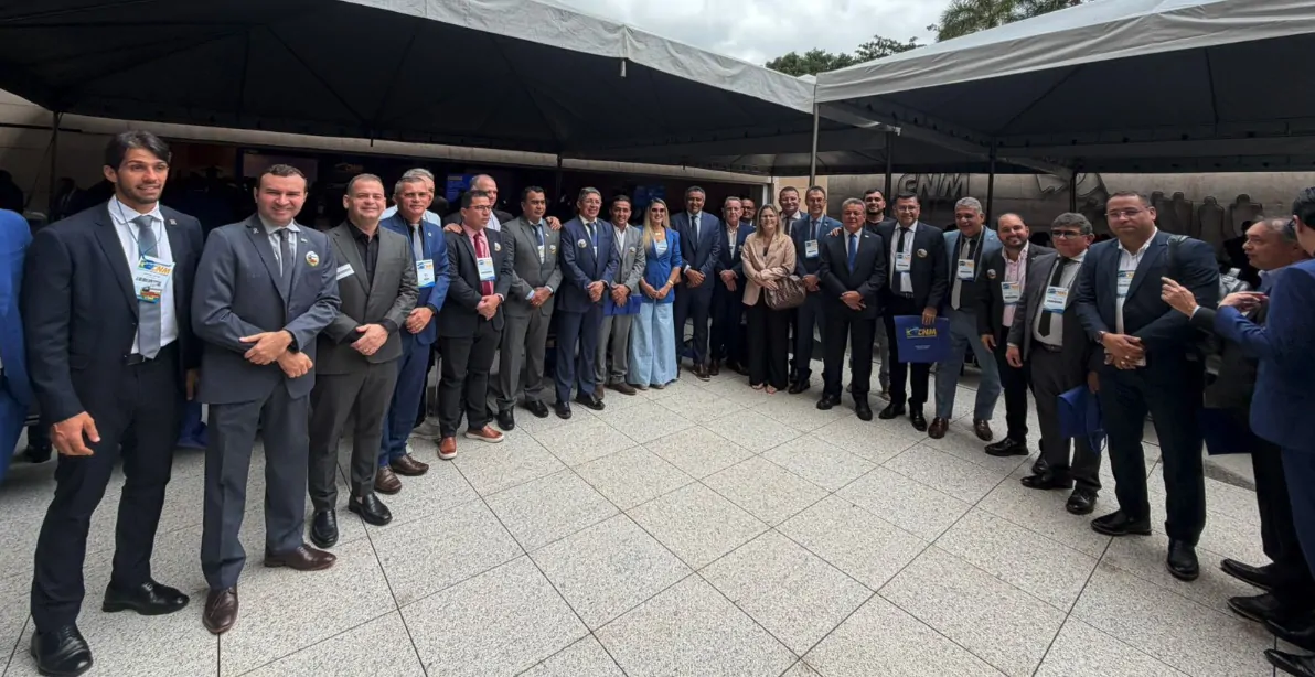 COMITIVA DO RN, COM MAIS DE 70 PREFEITOS, PARTICIPAM DE MOBILIZAÇÃO EM BRASÍLIA CONTRA AVANÇOS DE PAUTAS-BOMBAS