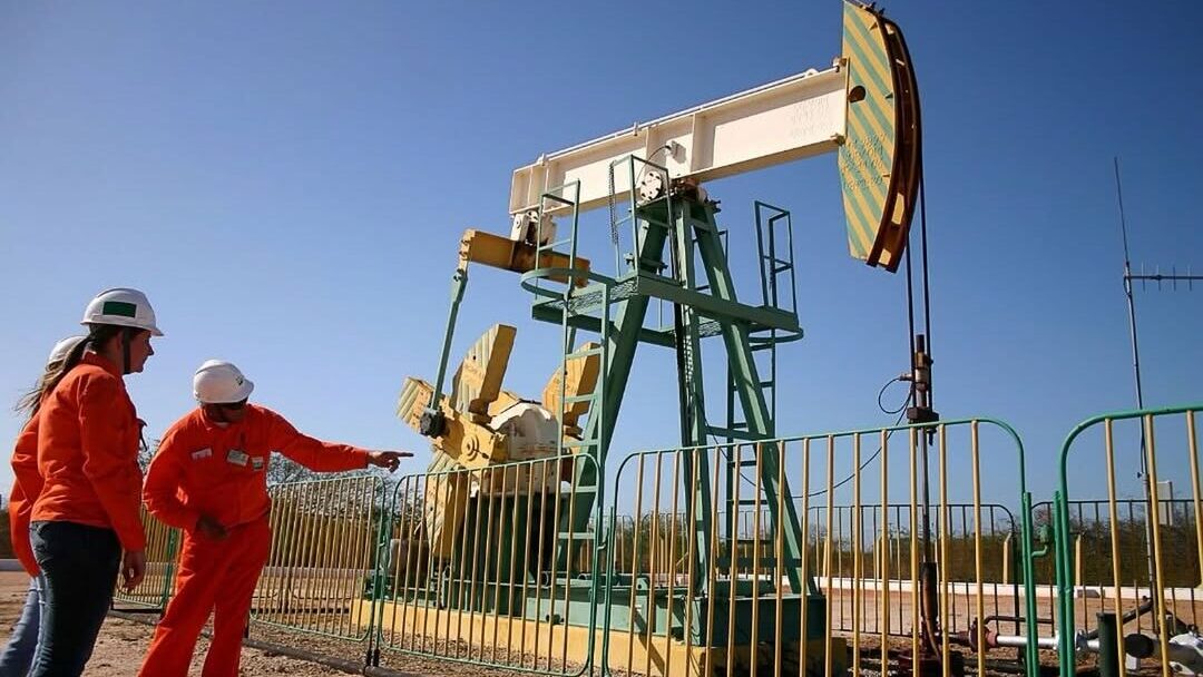 PRODUÇÃO DE PETRÓLEO CAI AO MENOR NÍVEL EM 40 ANOS E PRESSIONA ECONOMIA LOCAL