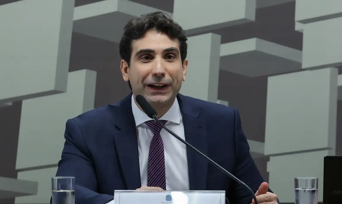 GALÍPOLO: BRASIL ESTÁ MAIS PREPARADO PARA VOLATILIDADE DO PETRÓLEO