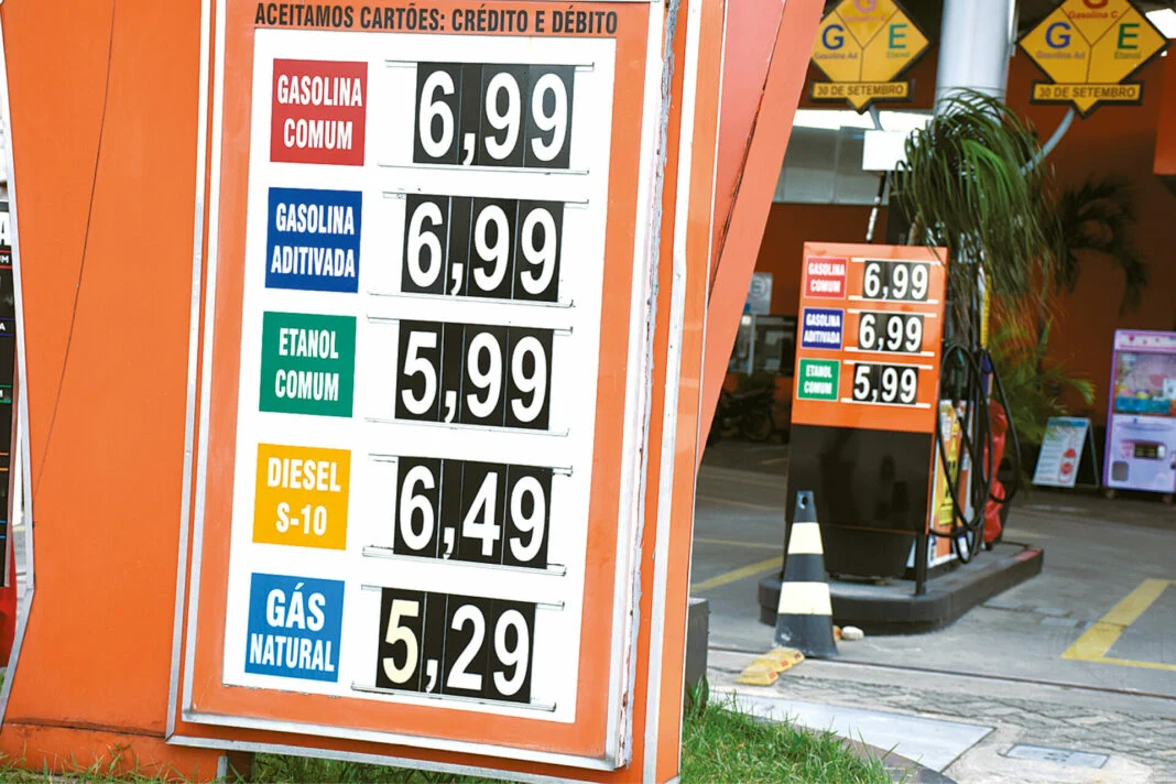 GASOLINA SOBE R$ 0,30 E DIESEL R$ 0,75 APÓS REFINARIA DO RN AUMENTAR VALOR DOS COMBUSTÍVEIS