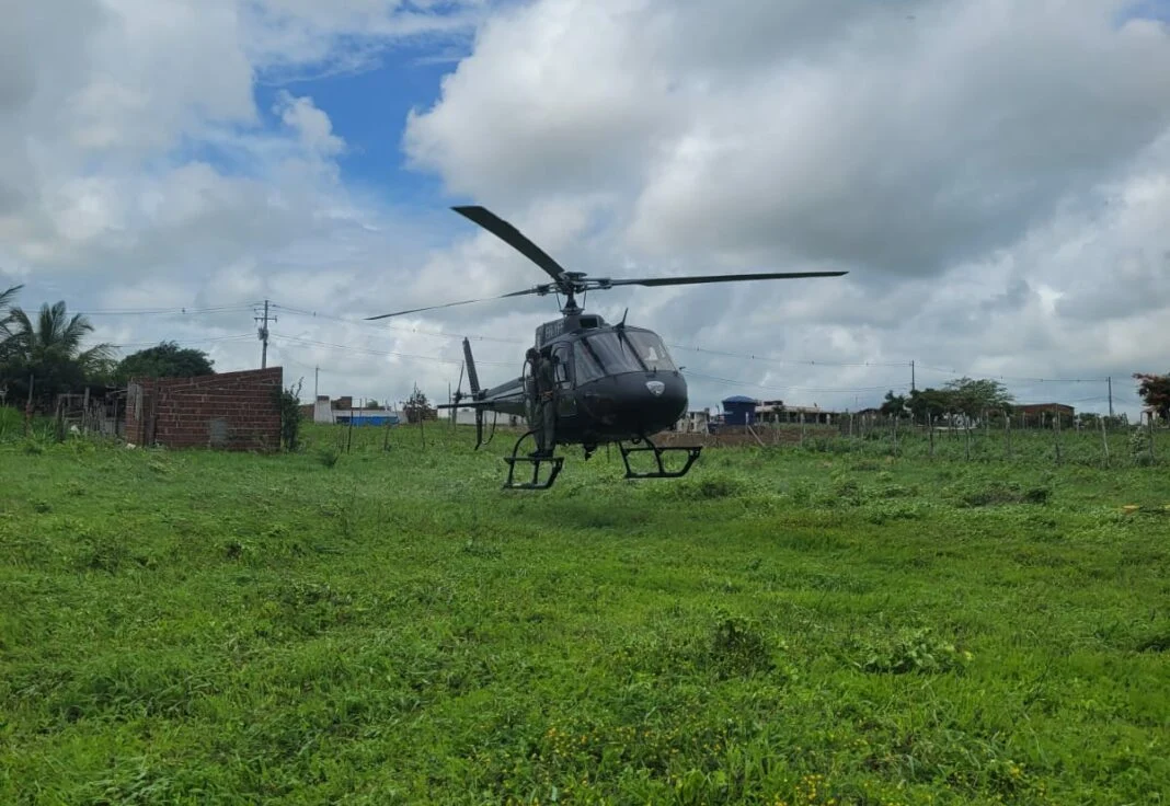 POTIGUAR 01 RESGATA CINCO FAMÍLIAS ILHADAS APÓS RISCO DE SANGRIA DE BARRAGEM EM SANTO ANTÔNIO, NO AGRESTE POTIGUAR