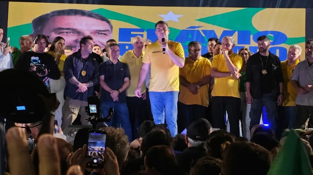 AO LADO DE FLÁVIO, ROGÉRIO MARINHO FALA EM FAZER MAIORIA NO CONGRESSO
