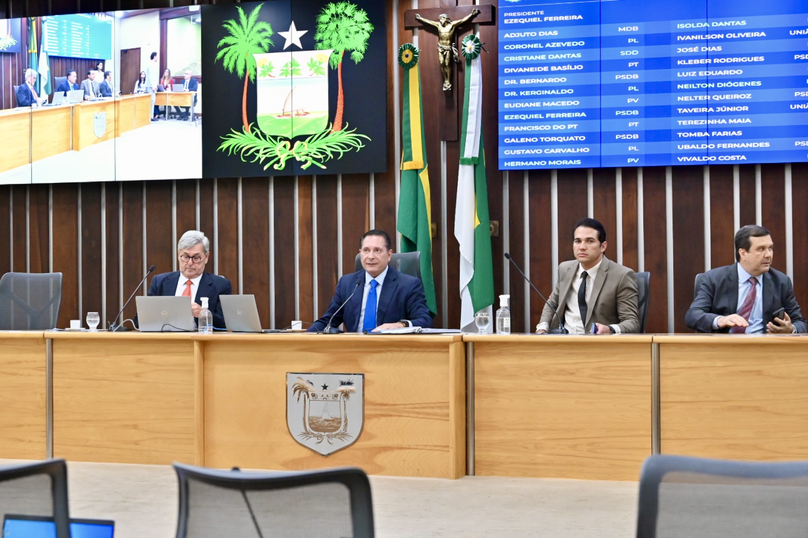 PROJETO DE LEI NO RN  LEGALIZA USO POR MULHERES DE ARMA DE CHOQUE E SPRAY DE PIMENTA PARA DEFESA PESSOAL