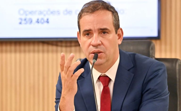 DEPUTADOS EXIGEM CONVOCAÇÃO DE CADU XAVIER POR ATRASO DE R$ 600 MILHÕES EM CONSIGNADOS NO RN