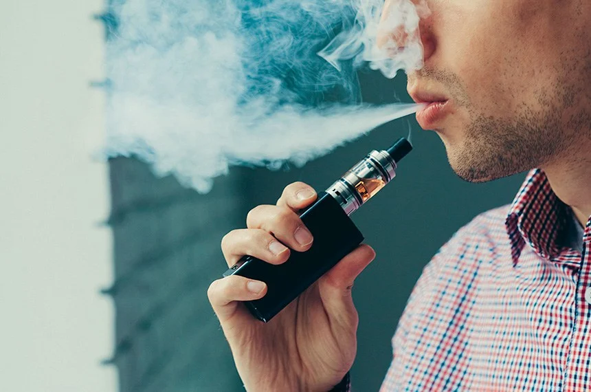 USO DE CIGARRO ELETRÔNICO (VAPE) ENTRE ADOLESCENTES DISPARA NO BRASIL; MENINAS FUMAM MAIS