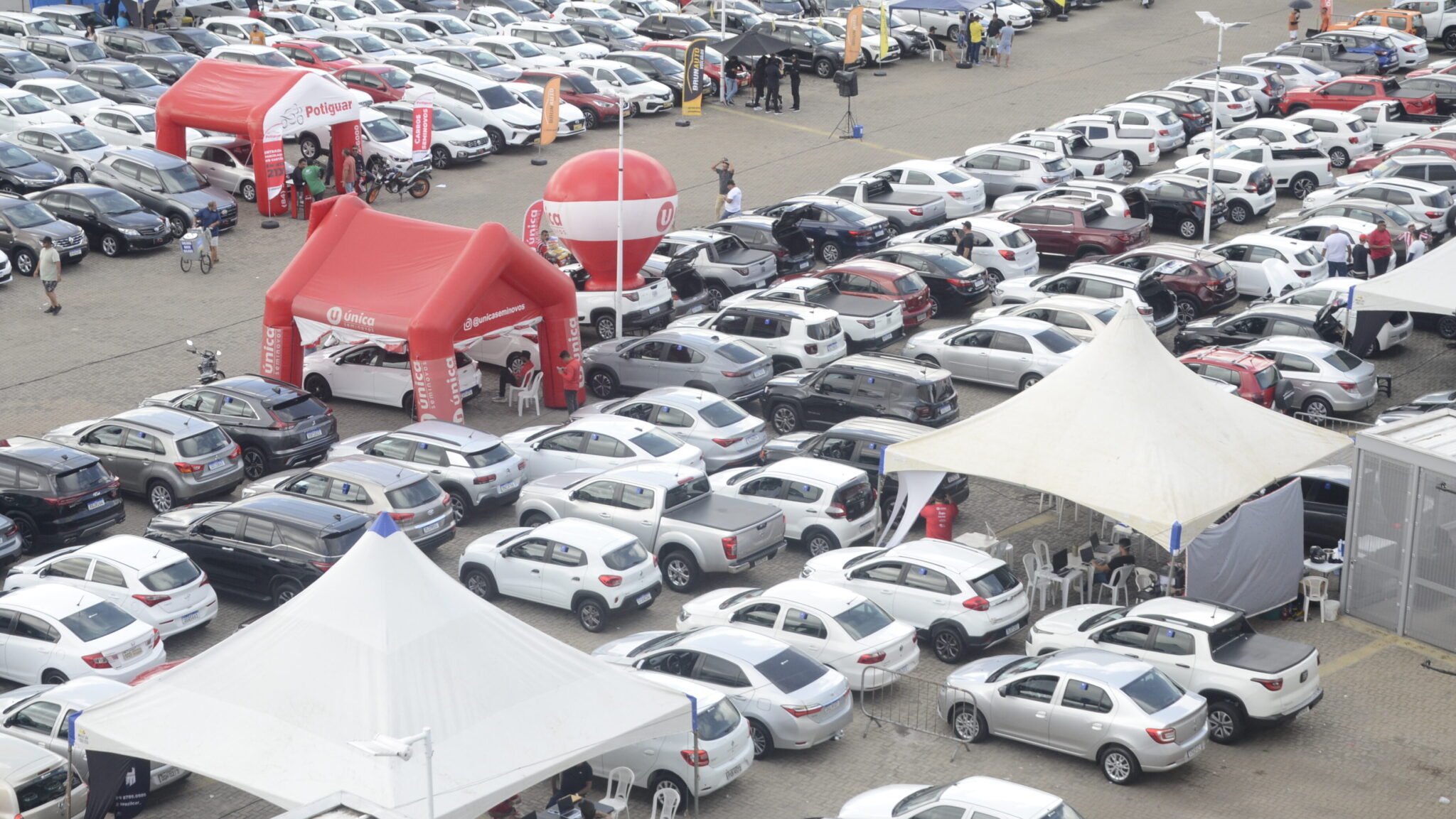 FINANCIAMENTO DE VEÍCULOS CRESCE 12,8% NO TRIMESTRE