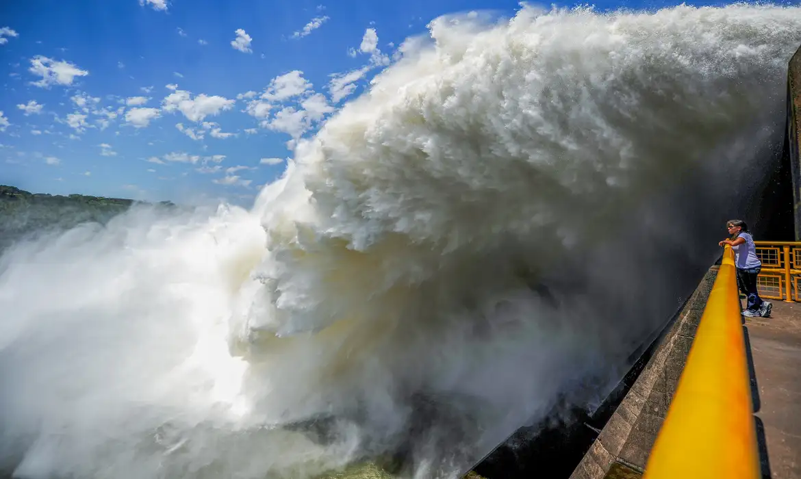 DIRETOR BRASILEIRO DE TAIPU GARANTE TARIFA REDUZIDA DE ENERGIA EM 2027