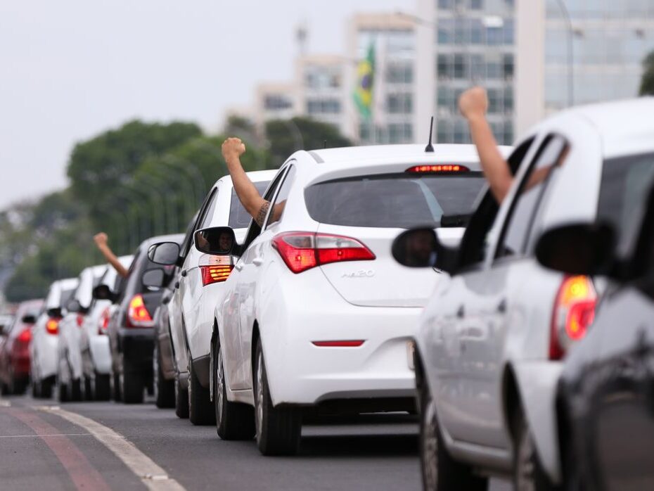GOVERNO LULA ANUNCIA R$ 30 BILHÕES PARA TROCA DE VEÍCULOS DE MOTORISTAS DE APLICATIVO
