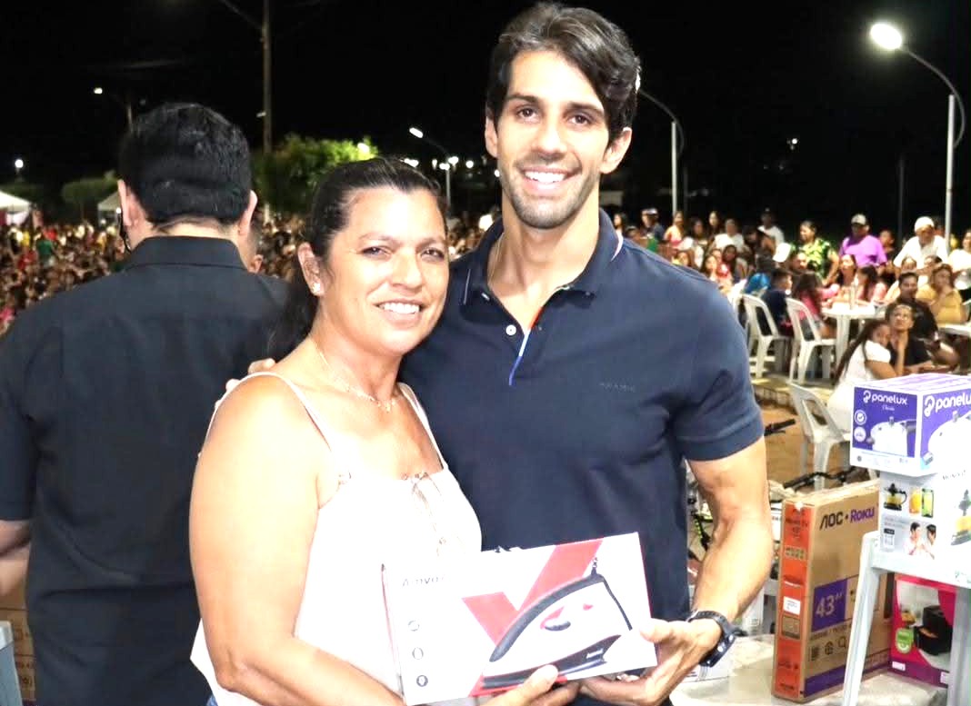 PREFEITO JOÃOZINHO FURTADO REALIZA SHOW DE PRÊMIOS DAS MÃES COM MAIS DE 55 PRÊMIOS EM SERRA CAIADA
