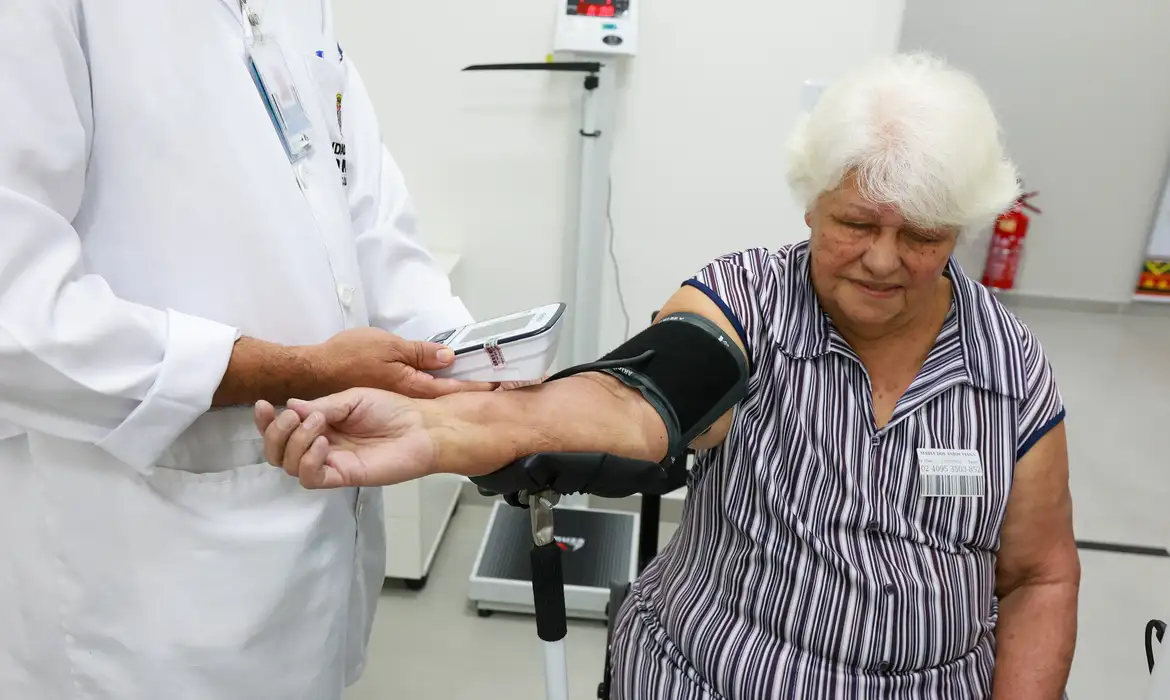 PESSOAS COM 50+ VÃO REPRESENTAR METADE DO CONSUMO COM SAÚDE EM 2044