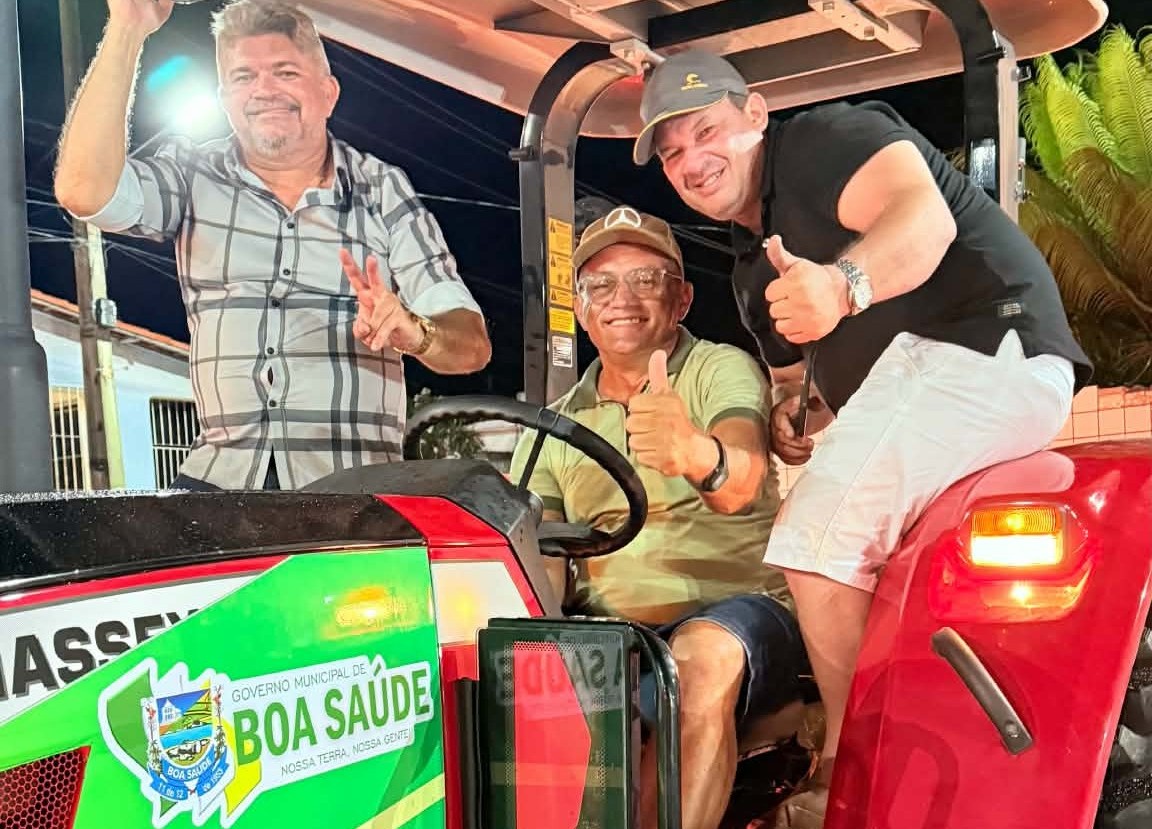 PREFEITO JOÃO MARIA FAZ HISTÓRIA E ENTREGA 20 VEÍCULOS 0KM PARA POPULAÇÃO DE BOA SAÚDE