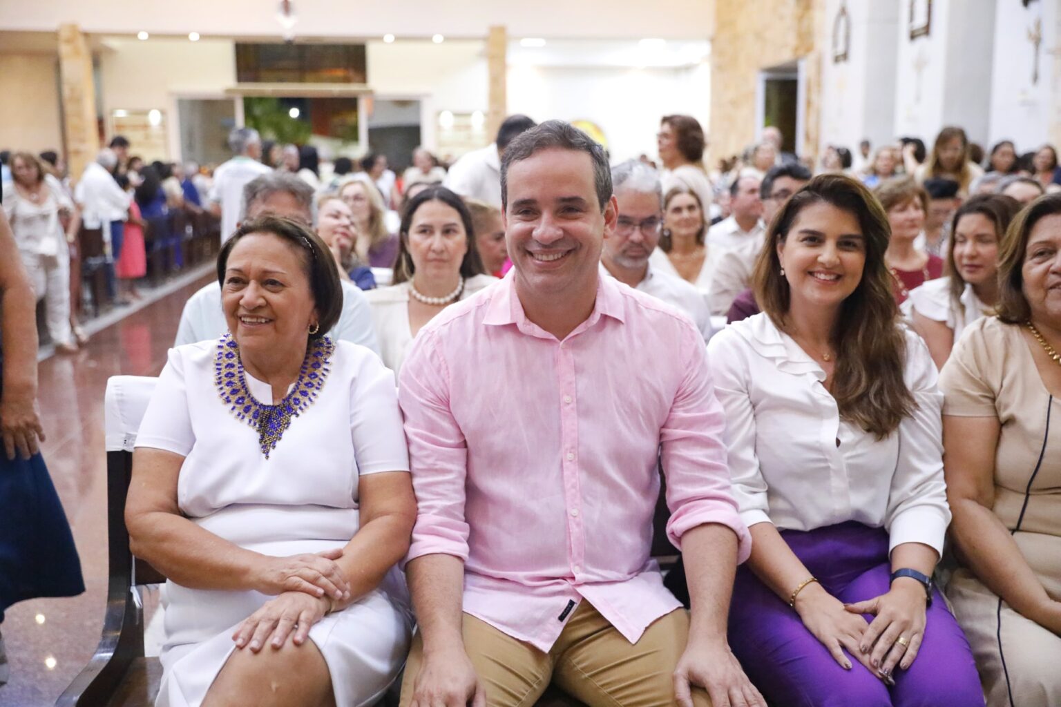CHAPA COMPLETA NA MISSA DE ANIVERSÁRIO DA GOVERNADORA, INCLUINDO A COTADA PARA VICE DO PSDB DE EZEQUIEL