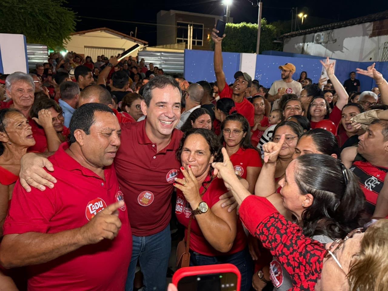 REGIÃO DO TRAIRI ABRAÇA PRÉ-CANDIDATURA DE CADU DE LULA COM MULTIDÃO EM SANTA CRUZ