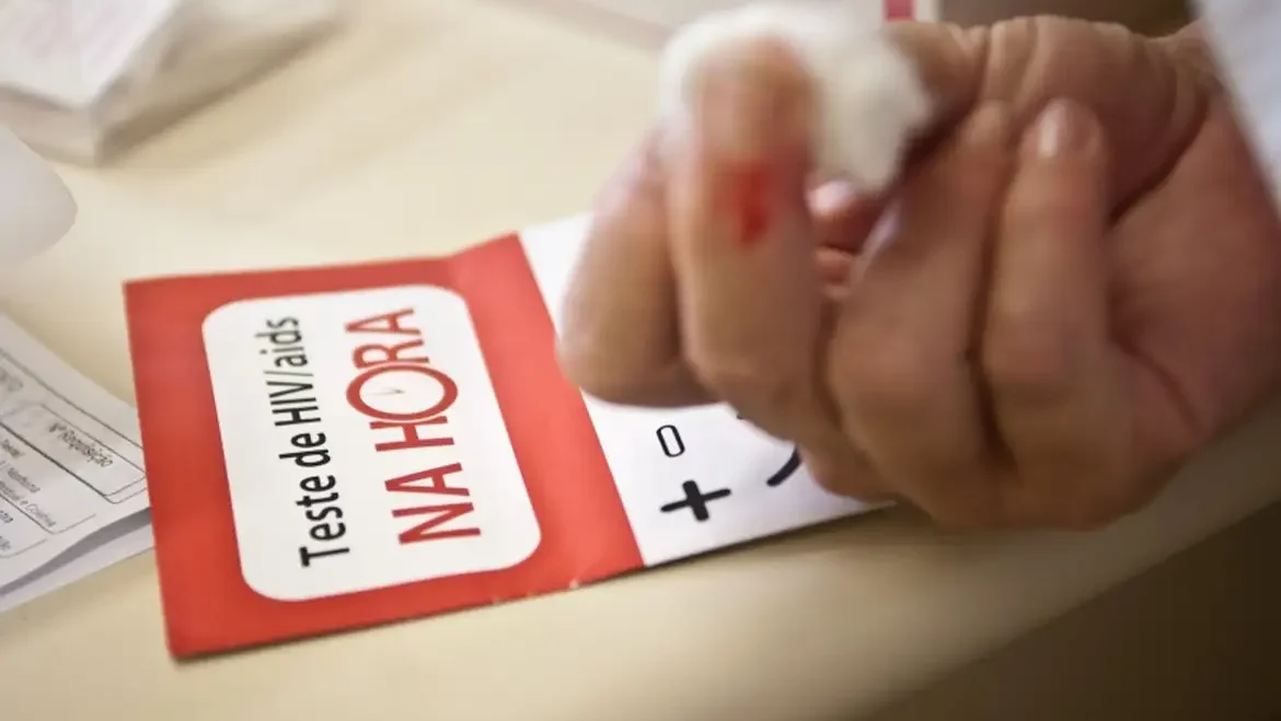 BRASIL TEM 25 MIL CASOS DE HIV EM 2025
