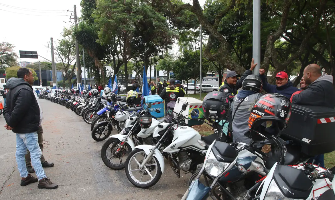 GOVERNO LULA PREPARA LINHA DE CRÉDITO PARA MOTOCICLISTAS DE APLICATIVOS
