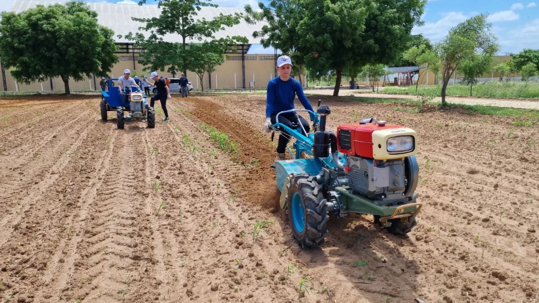 RN NEGOCIA INSTALAÇÃO DE FÁBRICA CHINESA DE MÁQUINAS AGRÍCOLAS