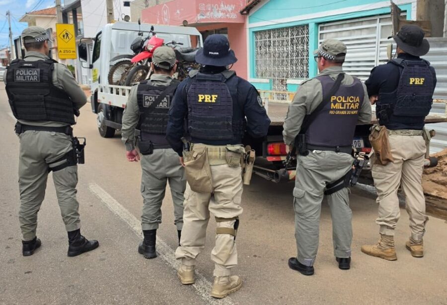 OPERAÇÃO POLICIAL RECUPERA 52 VEÍCULOS E PRENDE 18 PESSOAS NO INTERIOR DO RN