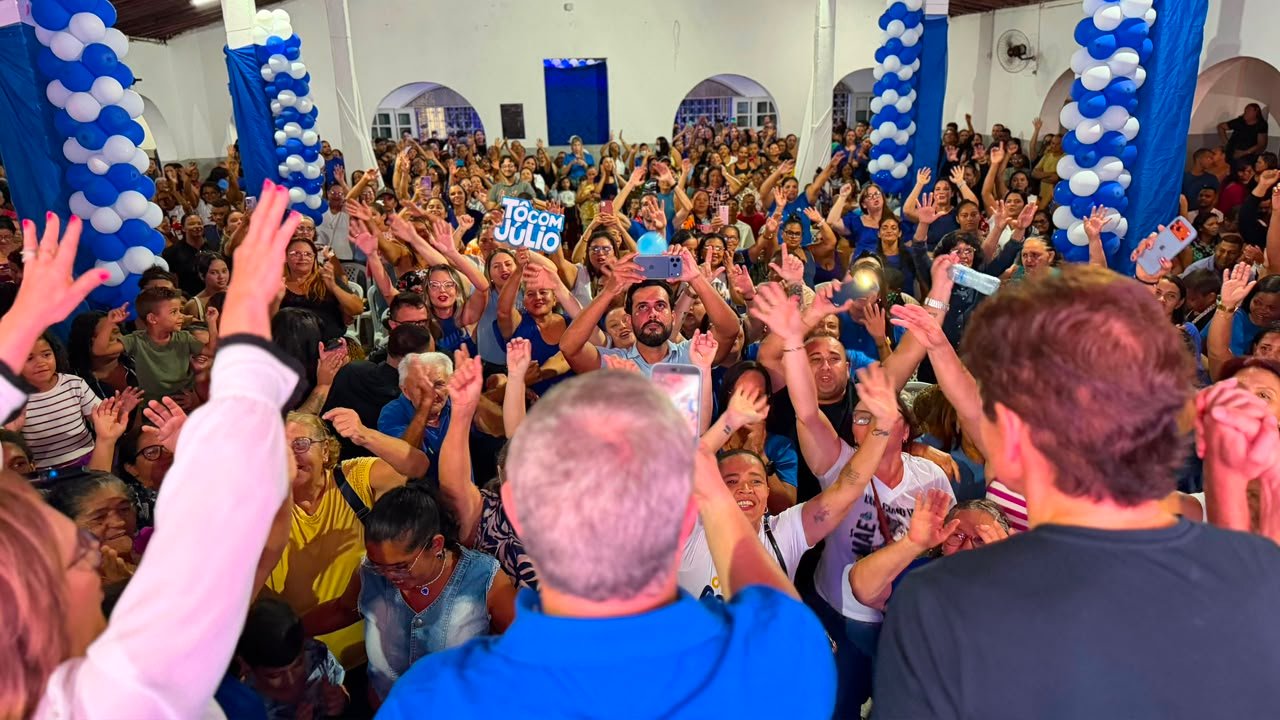 CEARÁ-MIRIM: ENCONTRO NO CENTRO ESPORTIVO COM O VEREADOR CARLOS FILHO REFORÇA APOIO A JÚLIO CESAR