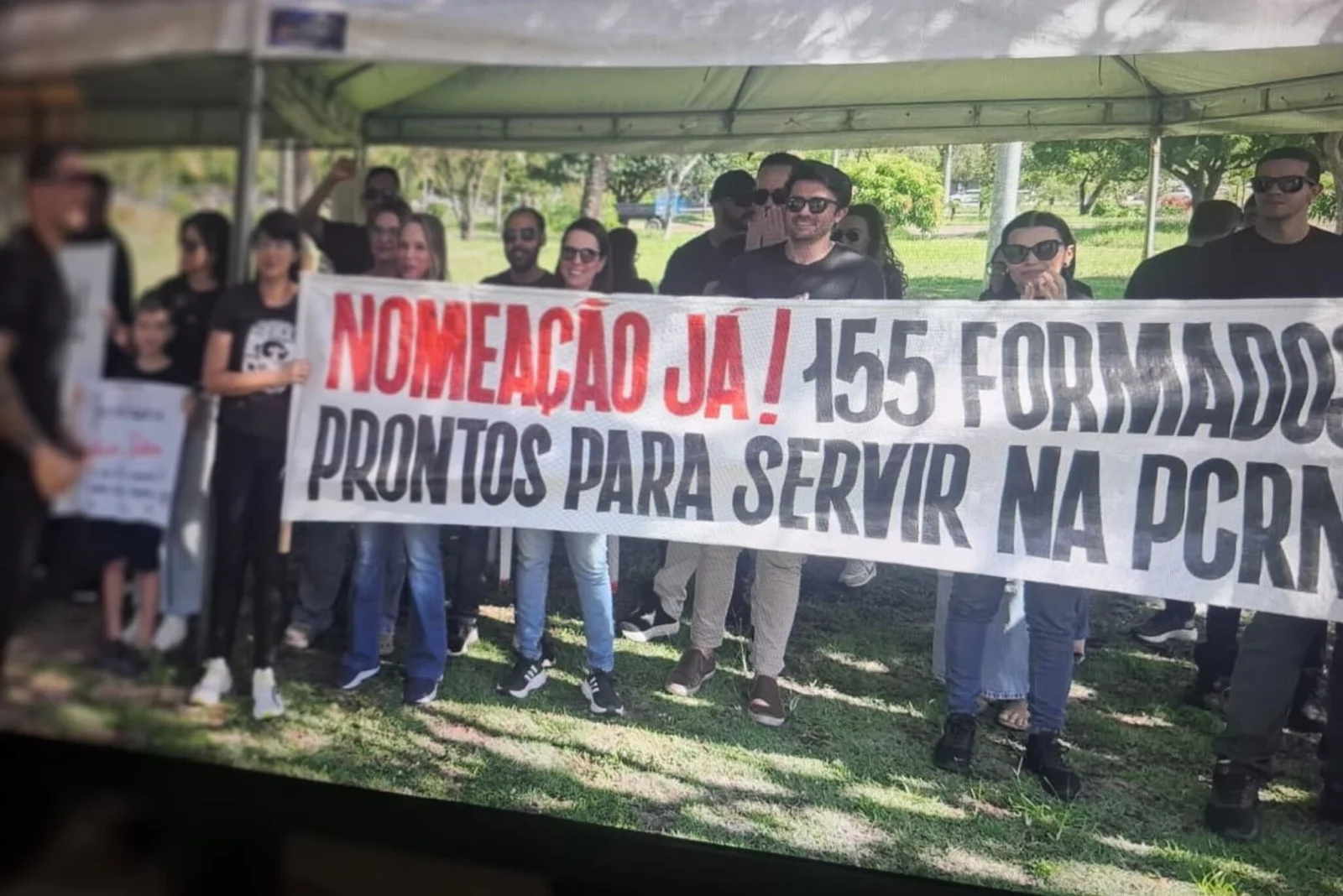 APROVADOS NO CONCURSO DA POLÍCIA CIVIL FAZEM PROTESTO POR NOMEAÇÃO NA GOVERNADORIA