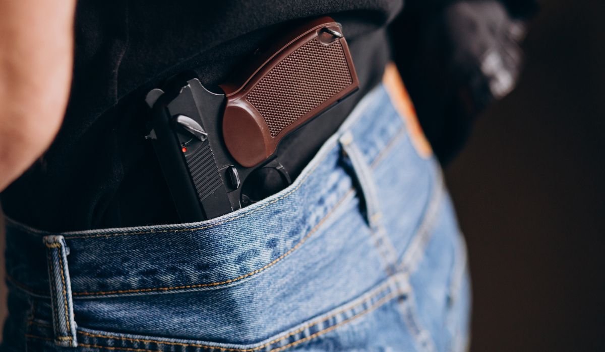 PORTE DE ARMA PODE SER AMPLIADO PARA ADVOGADOS, CORRETORES, VIGILANTES E ATÉ MESMO VETERINÁRIOS