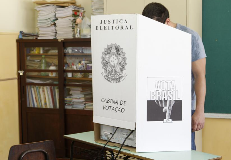 FILIAÇÃO DE JOVENS A PARTIDOS POLÍTICOS CAI 54% DESDE 2010, APONTA LEVANTAMENTO