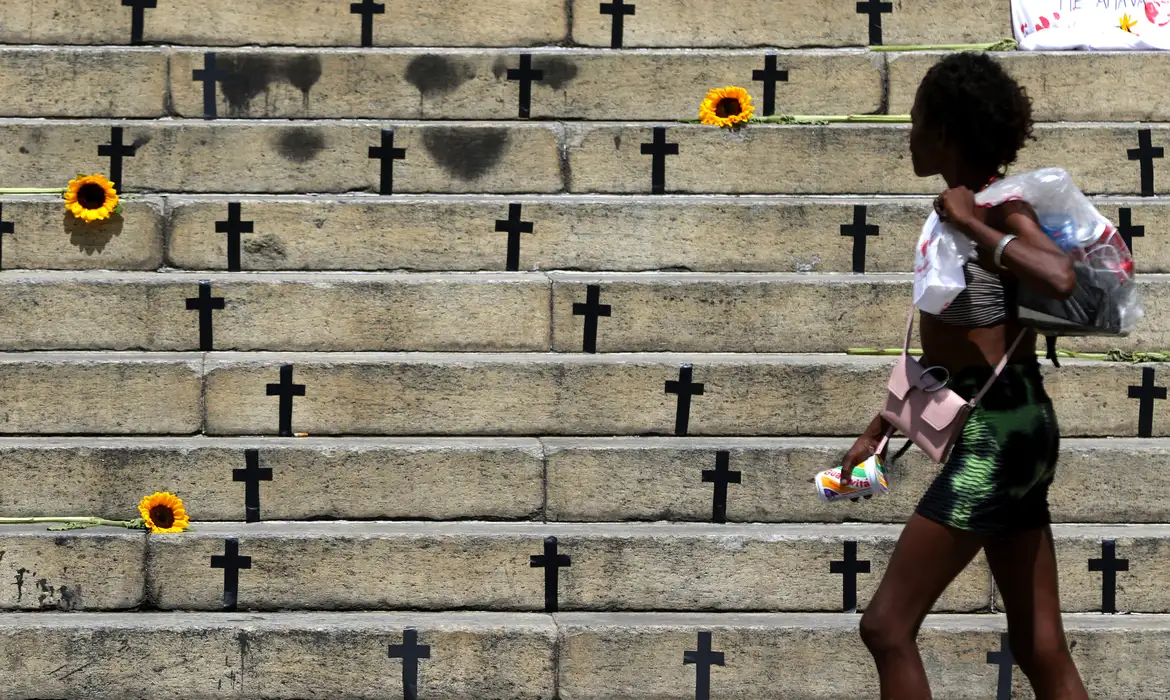 MORTES VIOLENTAS CAEM 8,2% NO PAIS EM 2025; FEMINICÍDIOS AUMENTAM 4%