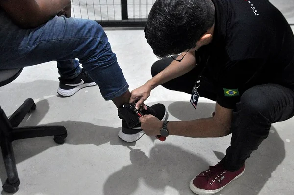POLÍCIA PENAL CONVOCA MONITORADOS DO RN PARA TROCA OBRIGATÓRIA DE TORNOZELEIRAS ELETRÔNICAS