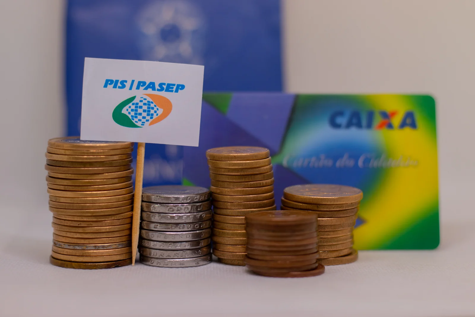 CAIXA LIBERA NOVO LOTE DE DINHEIRO ESQUECIDO NO PIS/PASEP; CONFIRA CALENDÁRIO