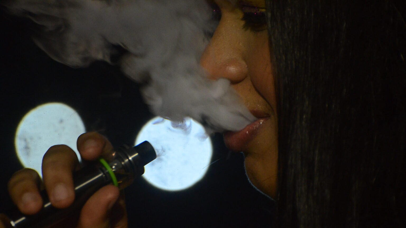 PROJETO DE LEI QUER PROIBIR POR LEI VENDA E PROPAGANDA DE CIGARROS ELETRÔNICOS EM TODO O BRASIL