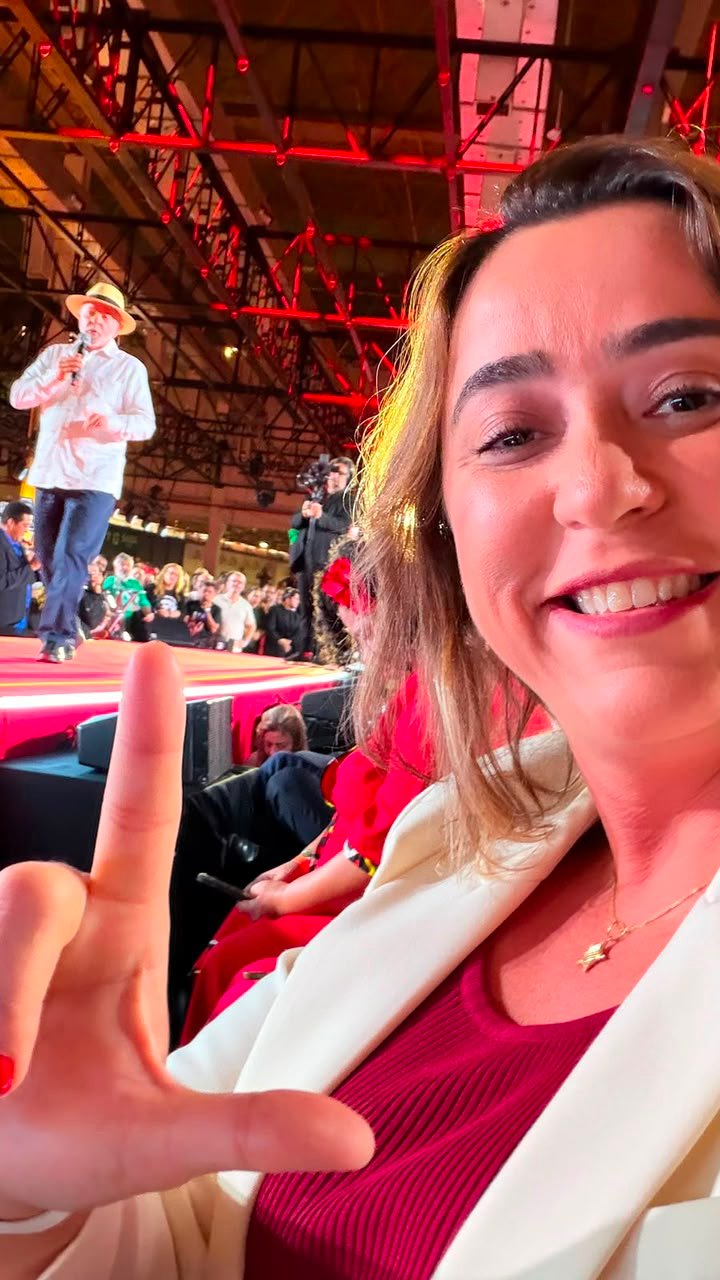 AO LADO DE LULA, SAMANDA PARTICIPA DE CONVENÇÃO QUE OFICIALIZA CANDIDATURA À REELEIÇÃO DO PRESIDENTE