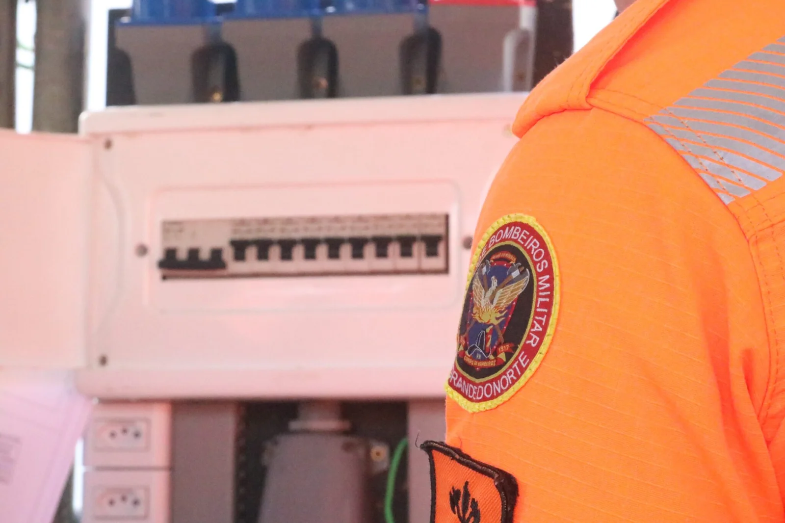 BOMBEIROS REFORÇAM SEGURANÇA EM PONTOS DE RECARGA DE VEÍCULOS ELÉTRICOS NO RN