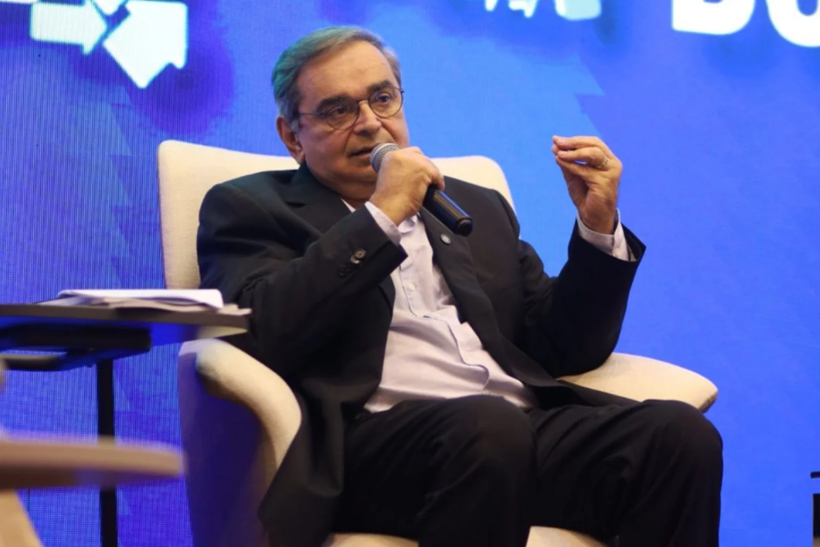 ÁLVARO DIAS É MULTADO EM R$ 53,2 MIL POR PESQUISA