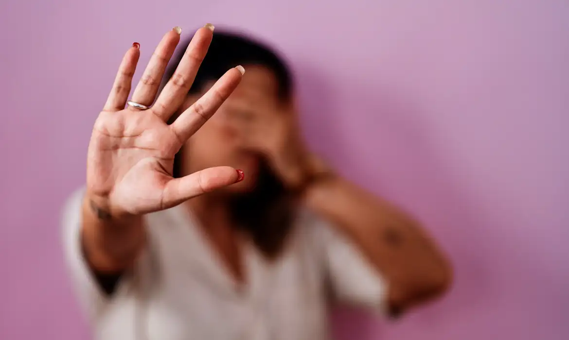 DELEGACIA DIGITAL DA MULHER PERMITE QUE VÍTIMA DENUNCIE MAIS RÁPIDO