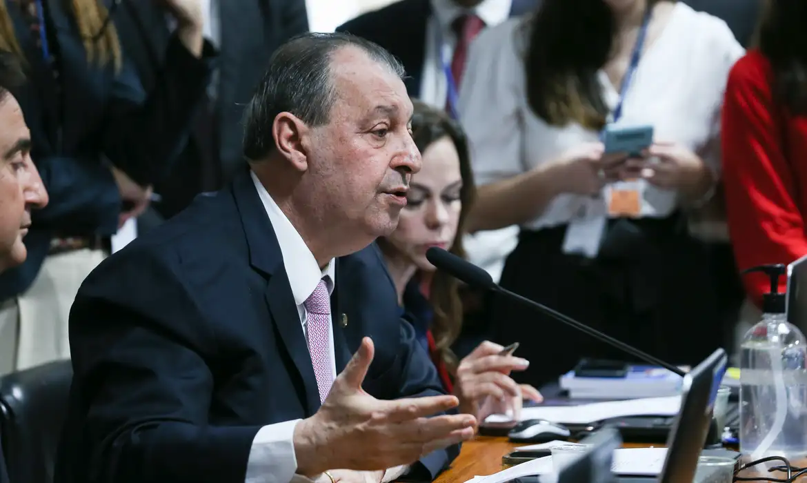 RELATOR DA CCJ DO SENADO VOTA A FAVOR DA PEC DO FIM DA ESCALA 6X1