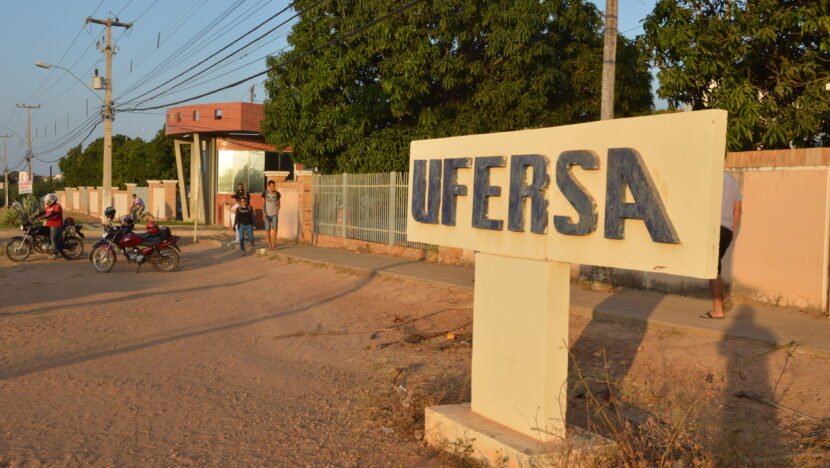 UFERSA ABRE CONCURSO COM 25 VAGAS PARA DOCENTES EM DIFERENTES ÁREAS