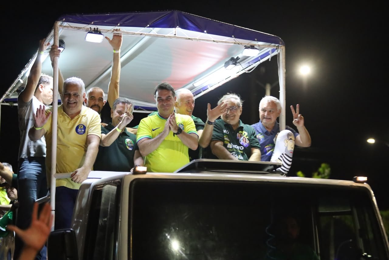 GENERAL GIRÃO E FLÁVIO BOLSONARO COMANDAM MAIOR MOTOCARREATA E MAIOR COMÍCIO DA HISTÓRIA DO RN