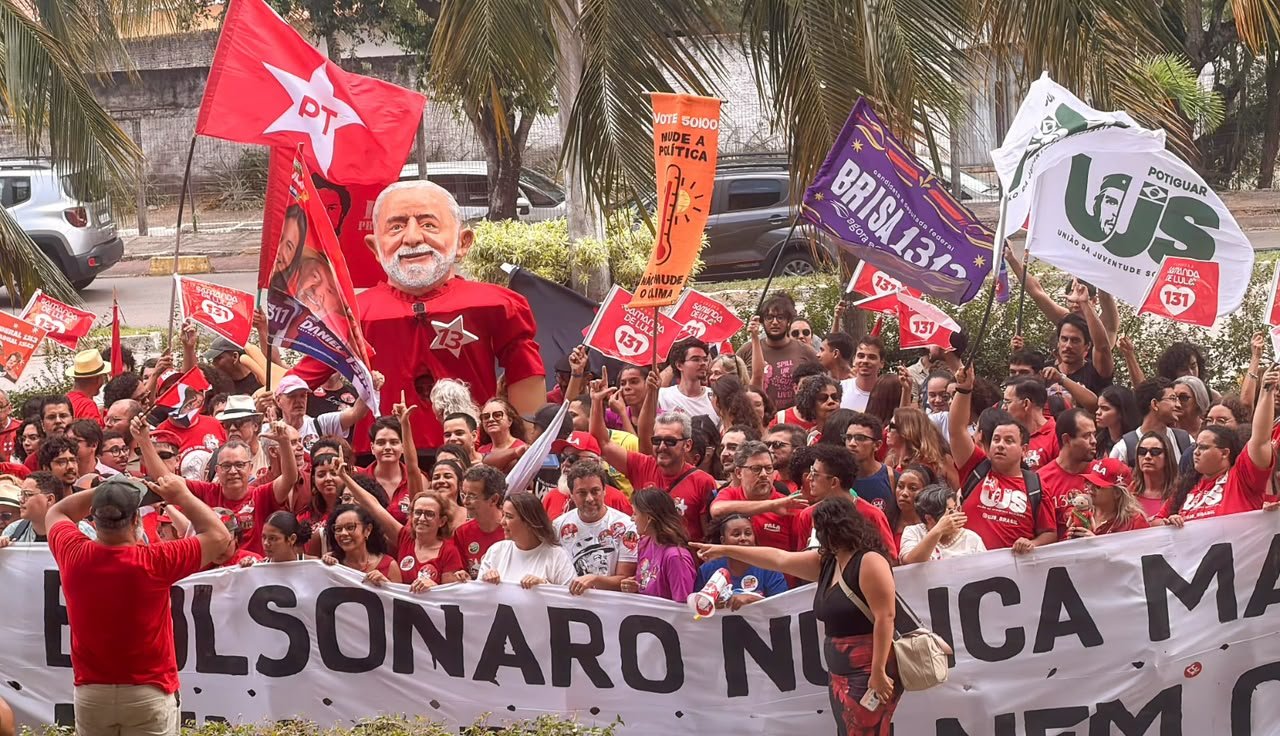 SAMANDA SE UNE À COMUNIDADE DA UFRN EM GRANDE MOBILIZAÇÃO DE APOIO A LULA