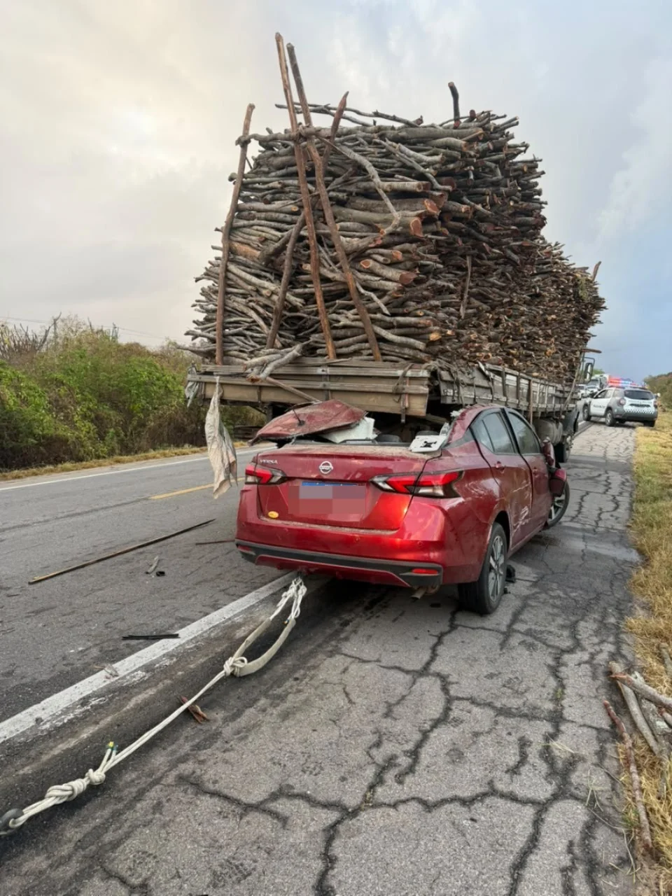 MOTORISTA MORRE APÓS CARRO BATER NA TRASEIRA DE CAMINHÃO NA BR-226, EM TANGARÁ