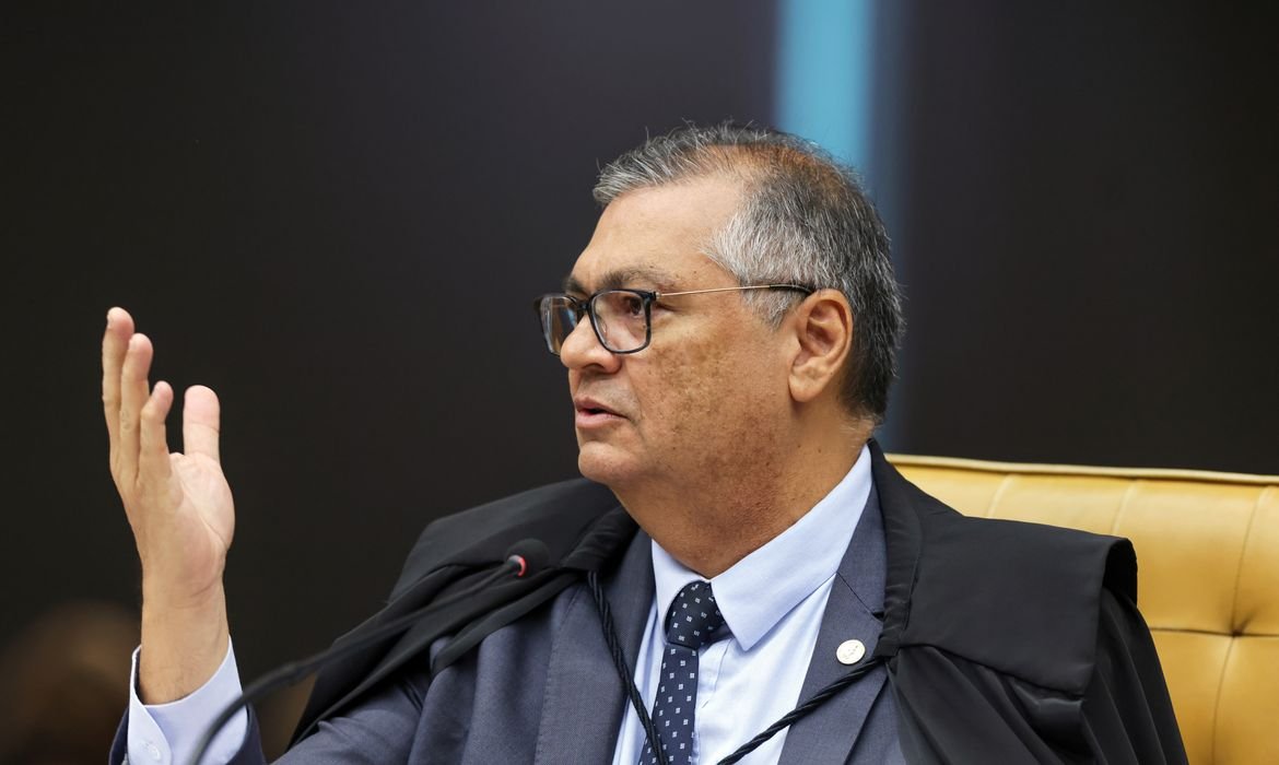DINO DETERMINA FIM DO SIGILO DE INVESTIGAÇÕES SOBRE O FILME DARK HORSE