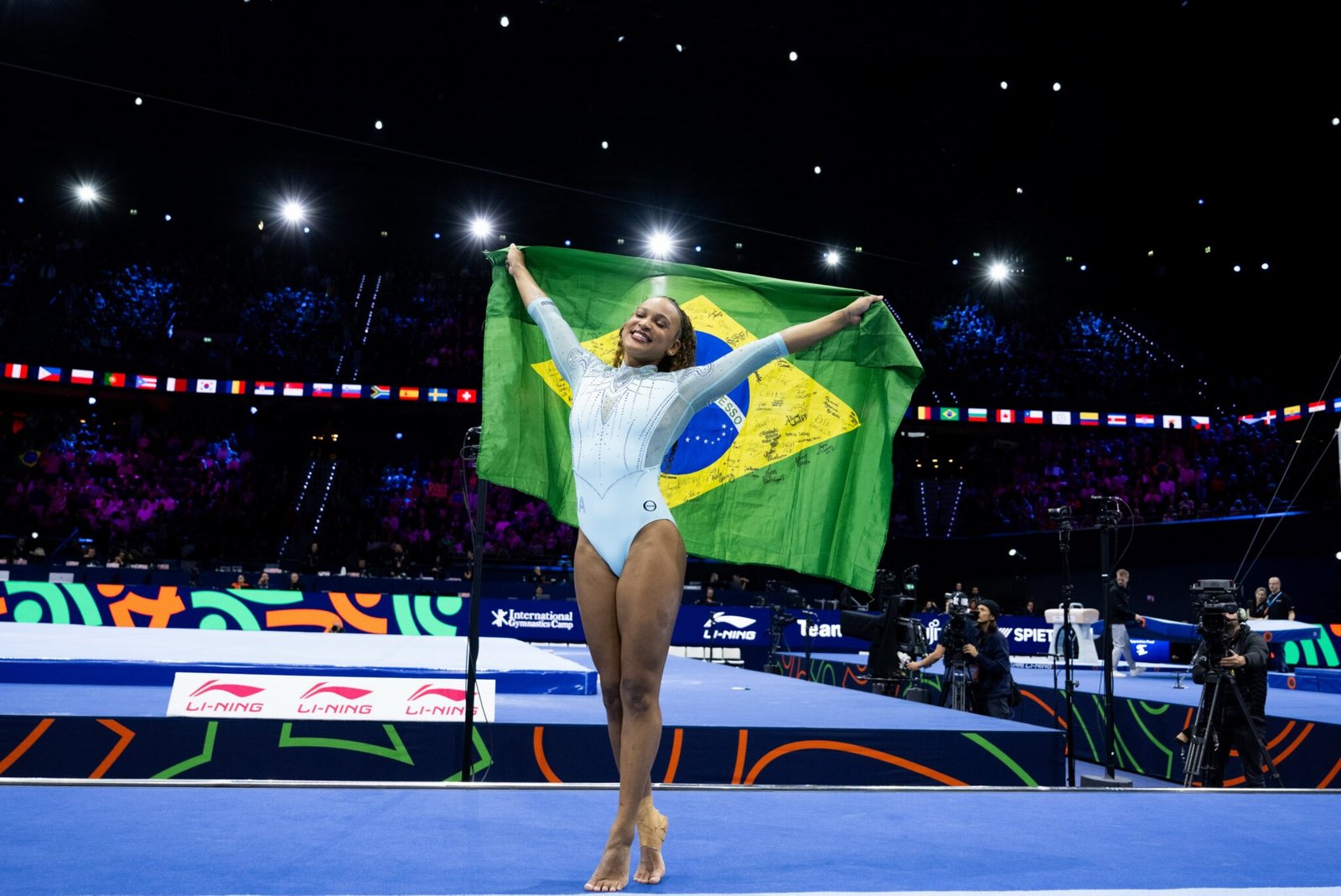 REBECA ANDRADE CONQUISTA TRICAMPEONATO NO SALTO E CHEGA À DEZ MEDALHAS MUNDIAIS