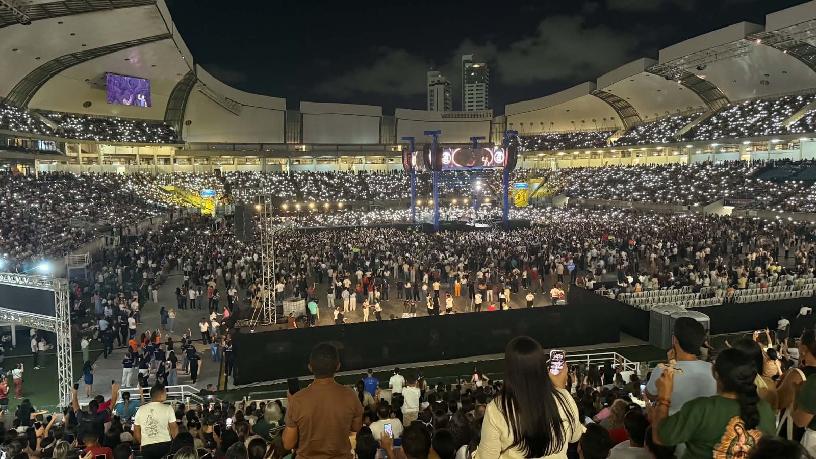 [VÍDEO E FOTO] RECORDE DE PÚBLICO: SHOW DE FREI GILSON E MARIA LEVAM QUASE 50 MIL PESSOAS À ARENA DAS DUNAS