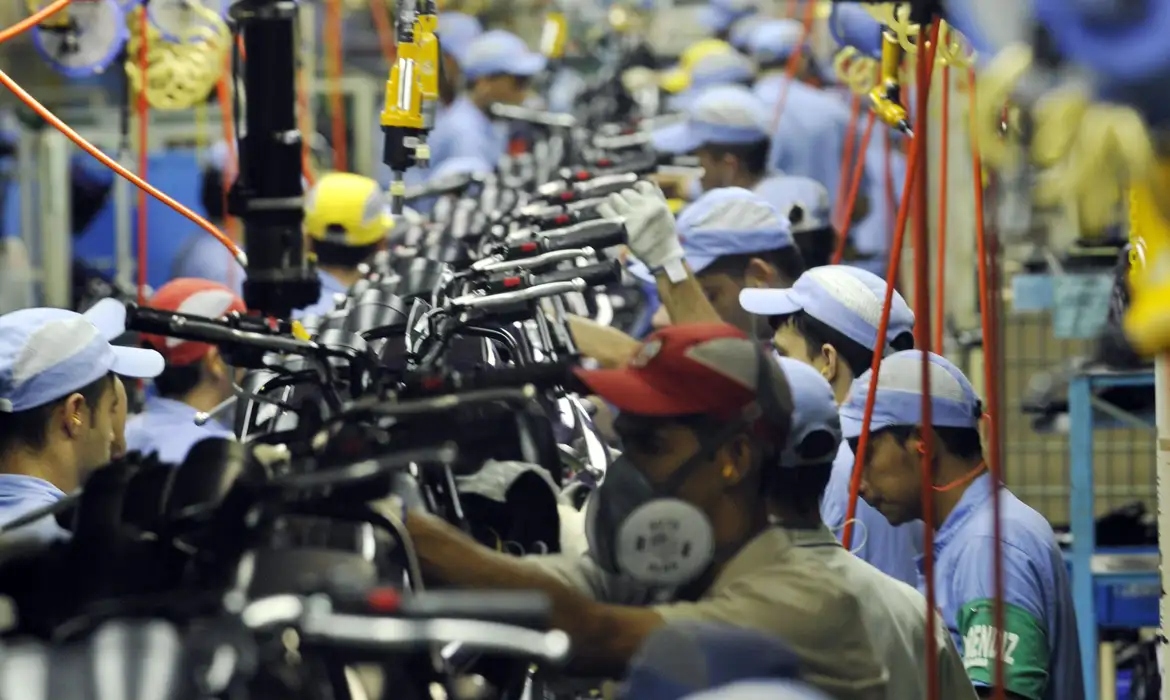 PRODUÇÃO DE MOTOS NO BRASIL BATE RECORDE EM 15 ANOS E DEVE CHEGAR A 2,1MILHÕES EM 2026