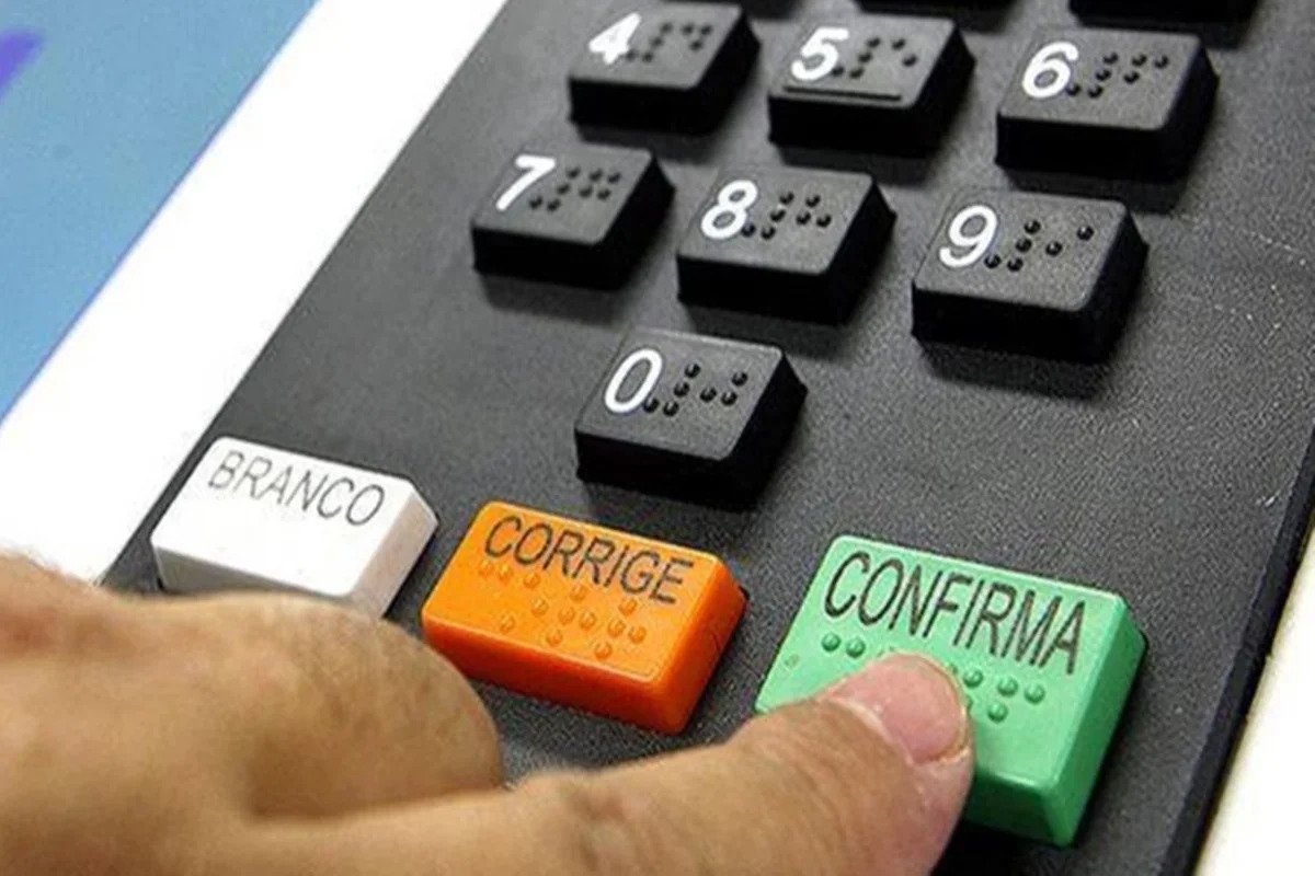 ELEIÇÕES 2026: ABSTENÇÃO ATINGE MAIOR PATAMAR EM QUASE TRÊS DÉCADAS E COLOCA ELEITORADO AUSENTE NO CENTRO DO 2º TURNO