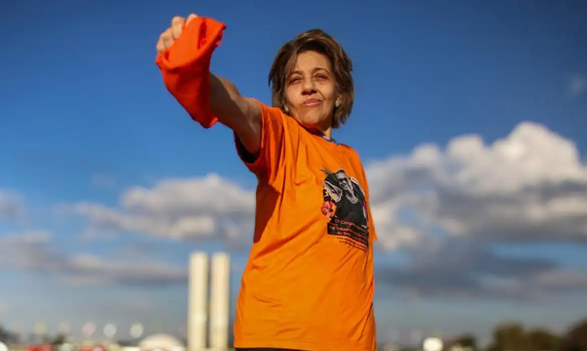 ENTIDADES ESTIMULAM DOMÉSTICAS A DENUNCIAR ASSÉDIO ELEITORAL
